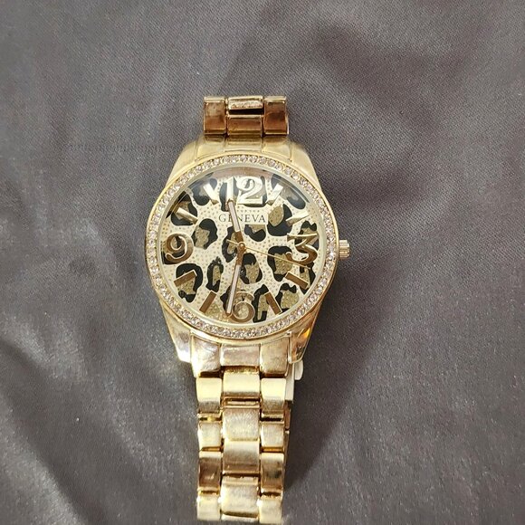 Geneva Gold Plated Link Cheetah Face Crystals Japan Mvmt Stainless Back Watch - Picture 3 of 16